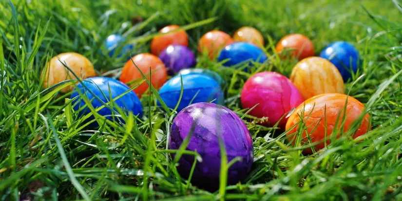 Páscoa - ovos de Páscoa coloridos (Fonte da imagem: Iva Balk, Pixabay)