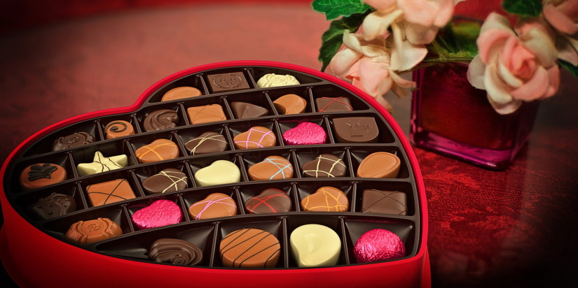 Pralinen als Geschenk zum Valentinstag (Bildquelle: JillWellington, Pixabay)